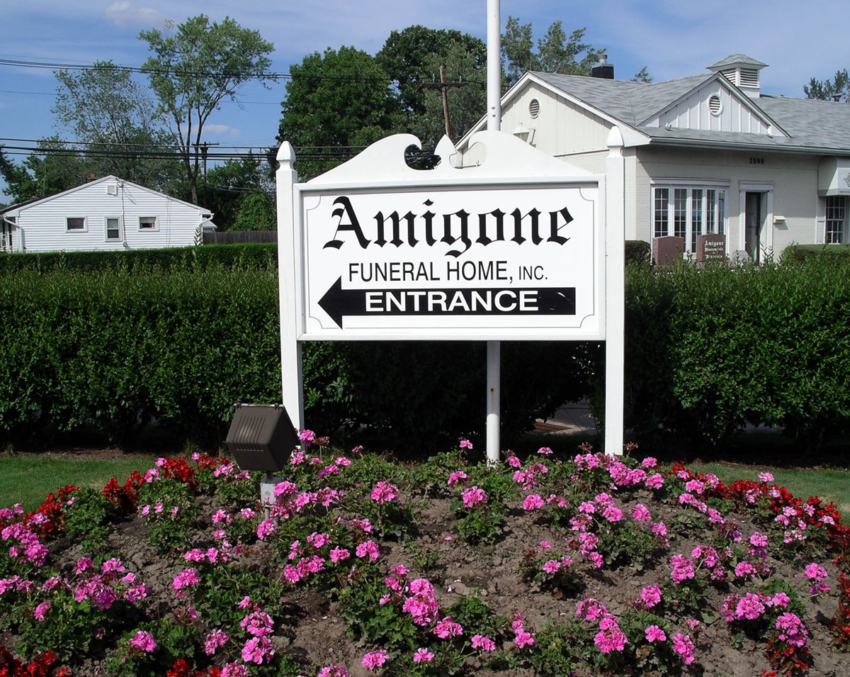 amigone1.jpg 1,200×955 pixels Funeral home, Funeral