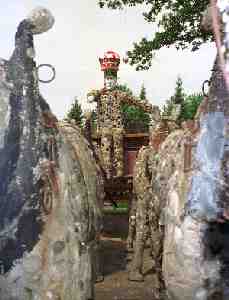 9/50K JPG of Fred Smith sculpture