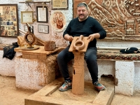 Master potter at work at Ömürlü Seramik. He is making a "Hittite" wine jug like the one at the left. Avanos