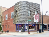 The giant mansard style was briefly in fashion for commercial buildings. Chicago, 2017