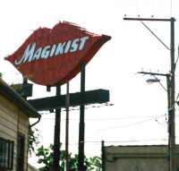 The Magikist Lips overlooking the Kennedy Expressway just south of Montrose Avenue. Gone