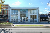 The Simgreen building just south of Peterson on Lincoln Avenue boasts both an impressive period facade as well as a fine mural inside. 5850 N Lincoln Ave