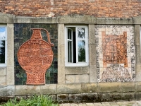 The Jan Matejko High School of Fine Arts in Nowy Wiśnicz has a wonderfully decorated facade