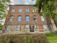 The Jan Matejko High School of Fine Arts in Nowy Wiśnicz has a wonderfully decorated facade